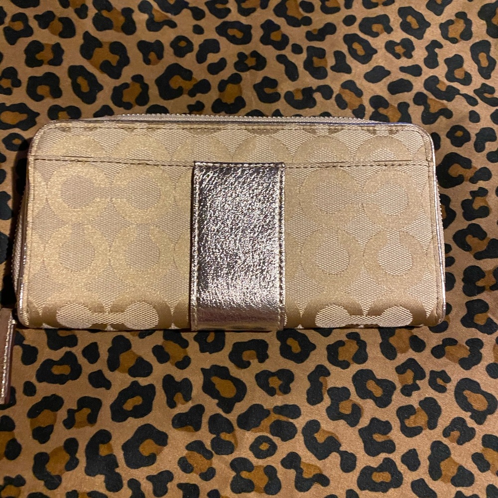 Coach Wallet - Picture 5 of 5